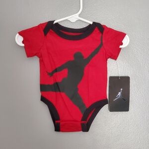 NWT Jordan Kids Bodysuit in Red and Black Short Sleeve One Piece Size Newborn
